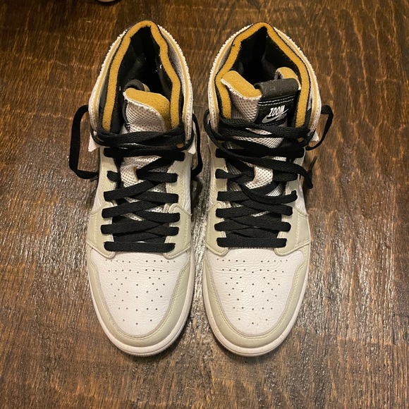 Women’s Air Jordan 1 High Zoom Comfort “light bone” - Picture 3 of 5